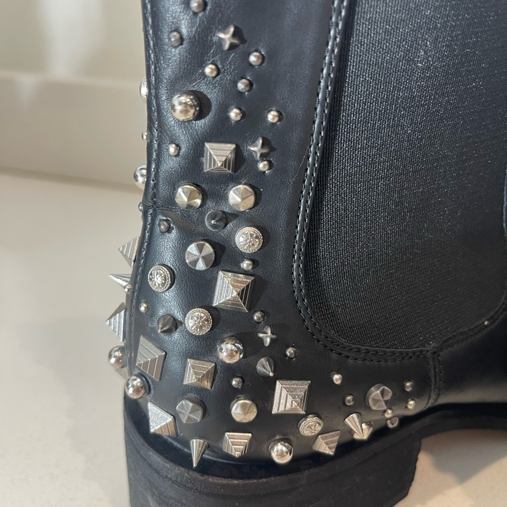 $190 Sam Edelman silver Studded Chelsea Boots Dover Moto Black leather sz 8 - Picture 13 of 15